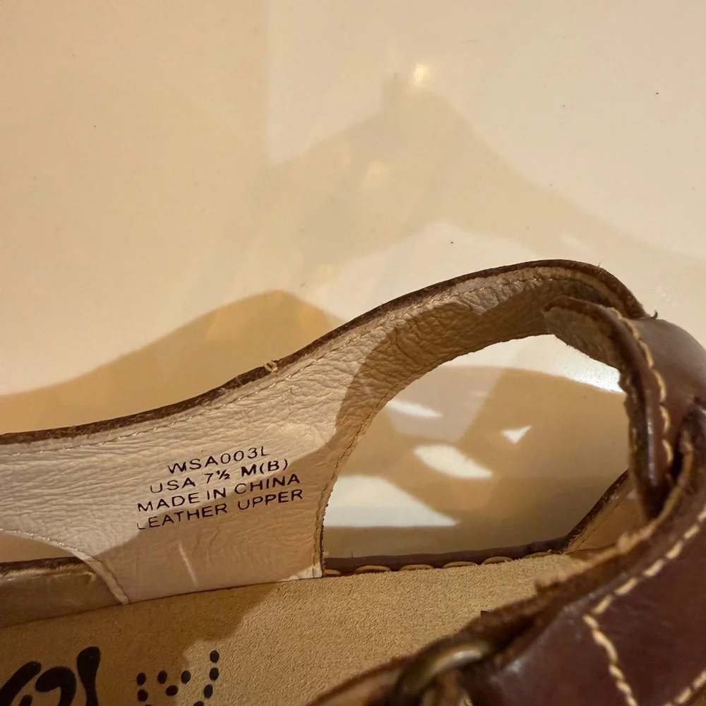 Propet Rich Brown Leather Footwear - Picture 6 of 7